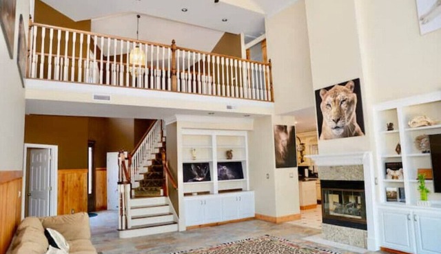 Safari Manor - 5 bedroom, 4 bath waterfront home
