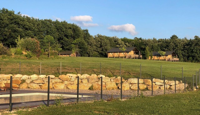 SafariTent Picvert: lodge toile & bois au plus proche de la nature site familial