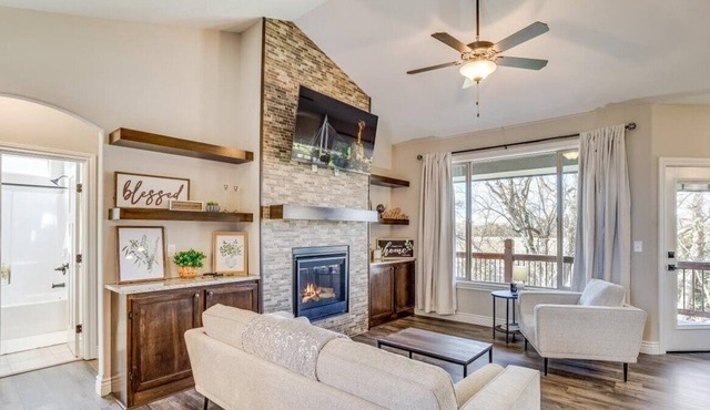 Safe 5 Bed Beautiful Home in quiet neighborhood