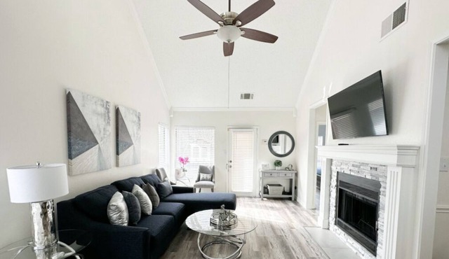 Safe, Central, Cozy Home with Private Parking, KING Bed, near DFW Airport & more