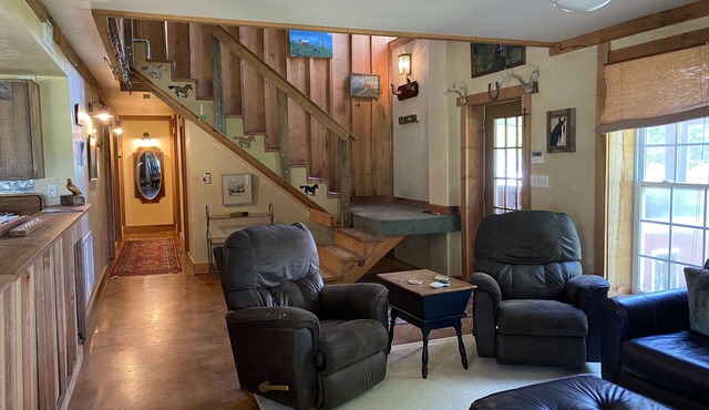 Safe Clarksdale Stay/Secluded 2600 sqft Barn House