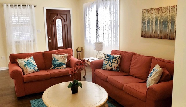*Safe & Clean*Full Kitchen*Smart TV’s*5min→Beach