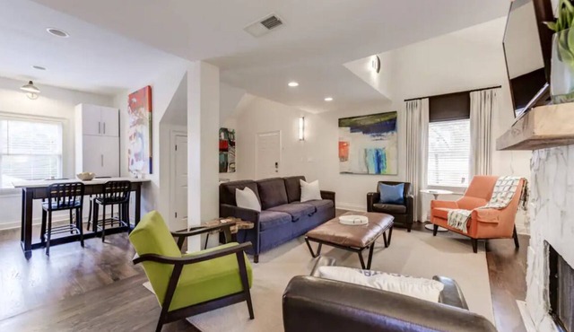 Safe, convenient Vacation Rental in Midtown - Sleeps 7 w/3 full bathrooms!