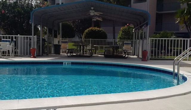 Safe, family area close to amenities restaurants, grocerystore etc