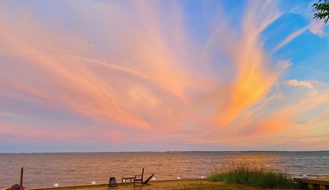 Safe Family Fun, steps from Veteran's Beach.
