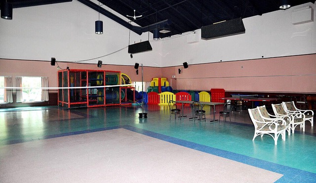 Safe & Friendly. Ideal for 2 adults. Excellent view of MSA