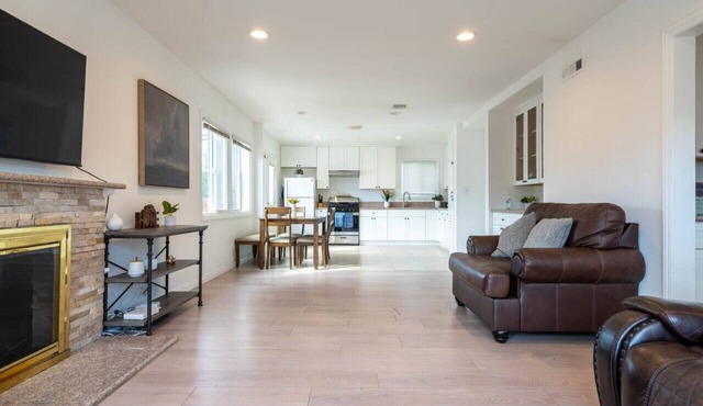 Safe Neighborhood, 4 Bedroom, Garage, & Big Back Yard.