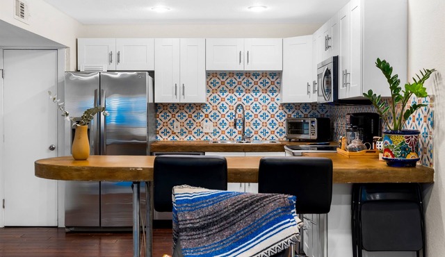 Safe & Quiet Oasis in DT ~Perfect Location~