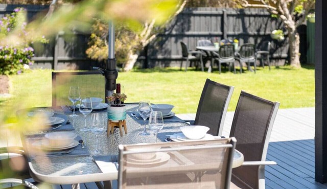 Safety Beach Holiday House. 3 minutes to the sand