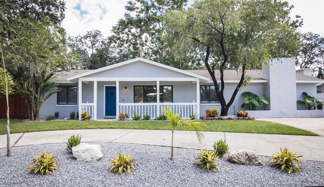 SAFETY HARBOR 1 LEVEL 5 BEDROOM 3 BATH POOL HOME