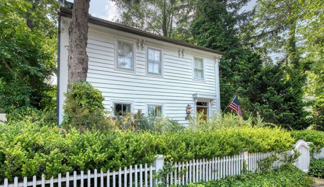 Sag Harbor Historic Village Home w/Pool; 2 min walk to the heart of the Village
