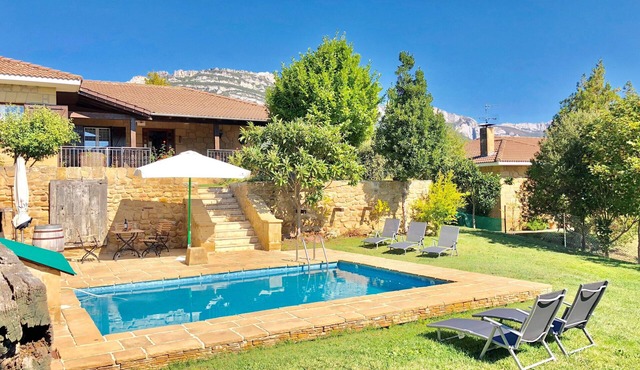 Sagasti-Enea Villa with private pool in the RIOJA Alavesa