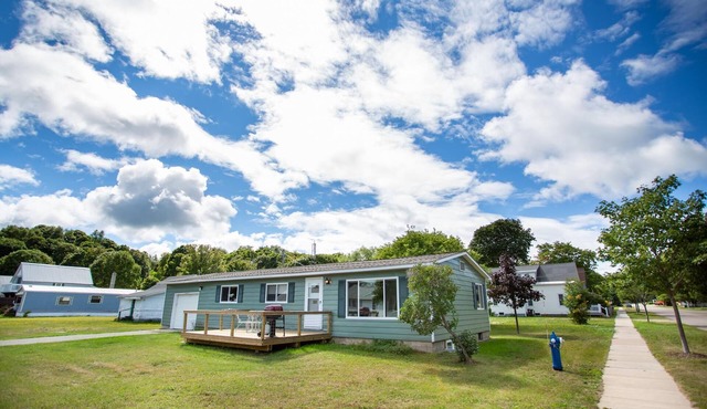 Sage Breeze - Walking distance to everything!
