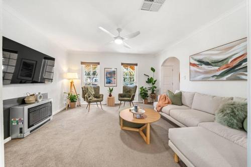 Sage by the Sea - WiFi, BBQ, Beach, Art