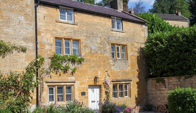 Sage Cottage, Blockley - sleeps 6 guests in 3 bedrooms