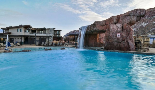 Sage Creek 3BR Condo Pool - Desert Moab Escape C2