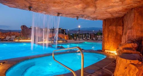 Sage Creek E3 in Moab with Private Hot Tub and Community Pool