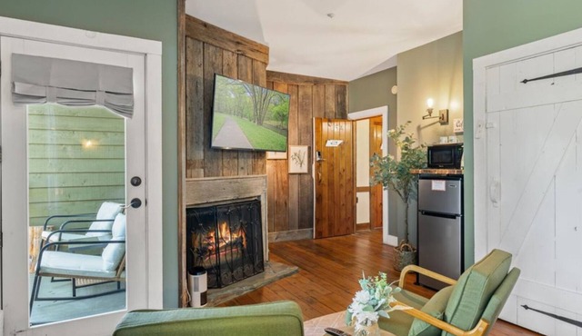 Sage Haven Room - Peaceful Lodge Stay with Fireplace
