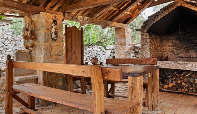 Sage House - One Bedroom Holiday Cottage with Terrace