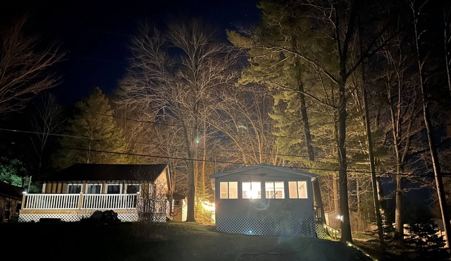 Sage Lake Hideaway!! 2 cottages on 2.5 acres! Stunning views and privacy!