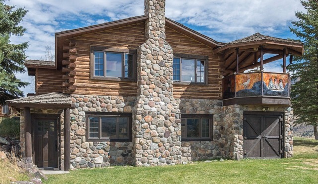 Sage Ranch-A short drive from Yellowstone Park with river access on 80 acres!