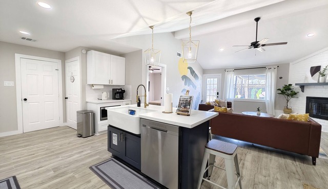 Sageview Cottage – Vibrant 4 BDR w/Pool! Pet Friendly, 20 Min to Downtown
