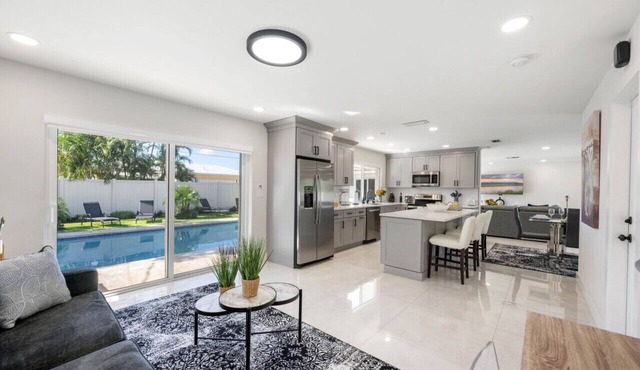 Sail Away Beach Cottage Sleeps 10 Heated Pool minutes from BEACH!!!