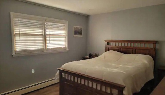 Sail away in this cozy 2 bdrm- downtown Glens Falls