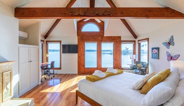 Sail Bay Sanctuary with Waterfront Patio & Sunset Views - Bayside Breeze