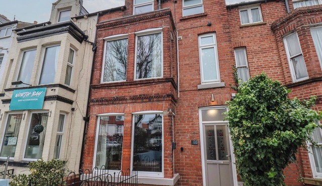 SAIL LODGE, pet friendly, country holiday cottage in Scarborough