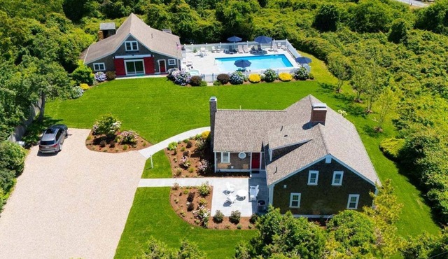 Sail Loft: 489-C Updated Chatham Family Compound, Heated Pool w/Hot Tub, Walk to Town/Beach