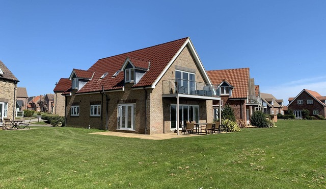 Sailaway Cottage - a cottage that sleeps 10 guests in 4 bedrooms