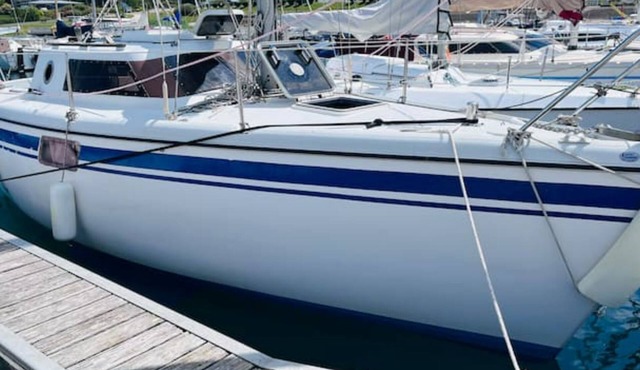 Sailboat with sanitary facilities and parking