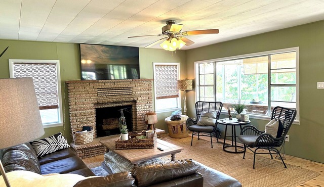 Sailfish Cottage -Tenkiller Lake Snake Creek Marina-5 min to 1864 Wedding venue.