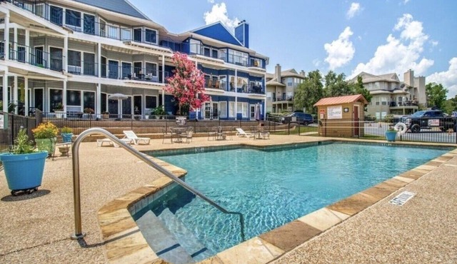 Sailor's Knot Sleeps 8 with outdoor pool less than 5 min from Lake Texoma
