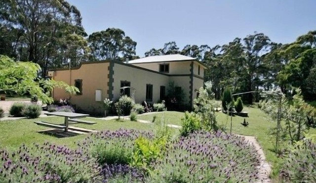 Sailors Falls Estate - Villa B Complimentary wine for 2 night weekend booking