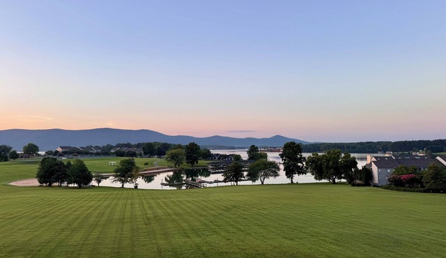 Sailors Landing~ Lake/Beach front condo with ample amenities!