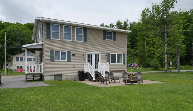 Sailor’s Rest - Old Forge - Adirondack- Lakefront Camp!