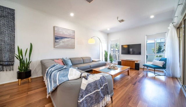 Sailors` Retreat 3BR Pool Beach Study