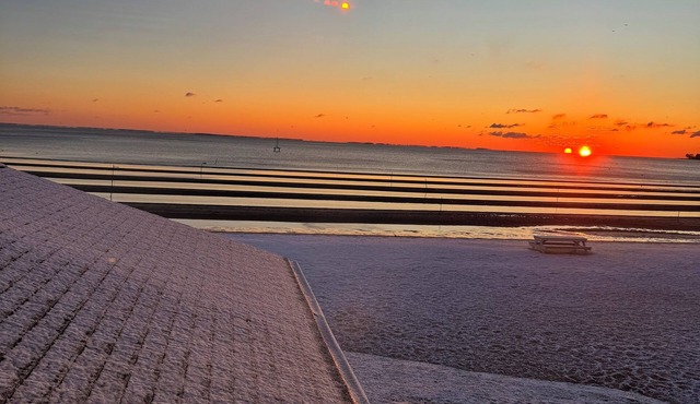 SAILORS VIEW! 2 bed 2 bath Beachfront Home