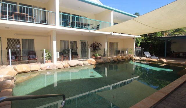 Sails on Horseshoe, Unit 8