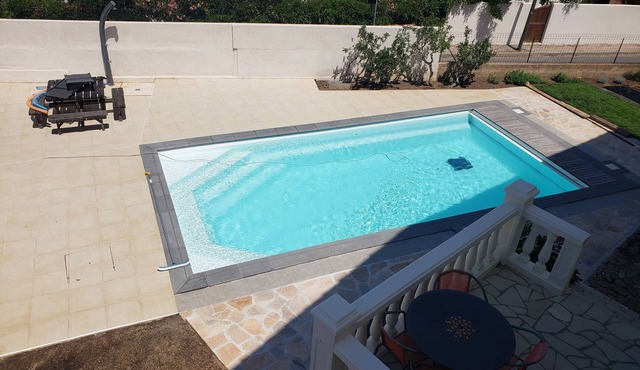 SAINT ANGE 50 m2 harbor view 5mn drive from downtown