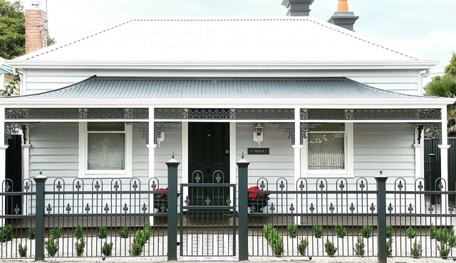 Saint Brides - Superior Boutique Accomodation - Steps to Pakington Street