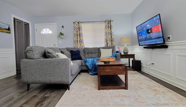 Saint Charles Private 2BD| River Trail, Forest Preserve!