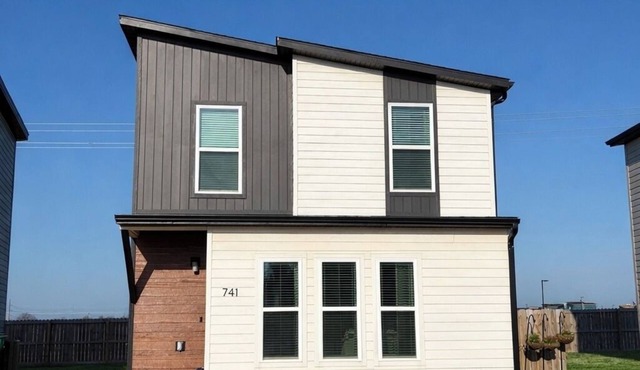 Saint Charles Place- Modern 2BR/2.5BA home