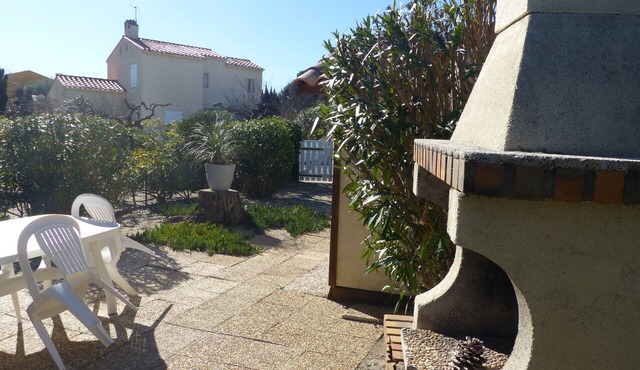 SAINT CYPRIEN Air-conditioned holiday home with garden