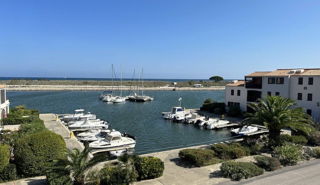 Saint-Cyprien: Modern Studio with Pool and Parking