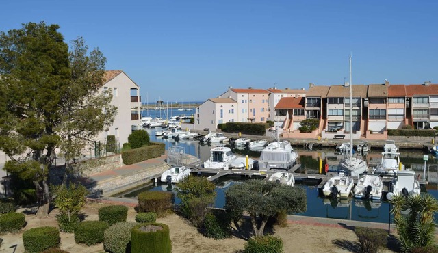 Saint-Cyprien Rental: 2-room apartment with parking, terraces, and loggia