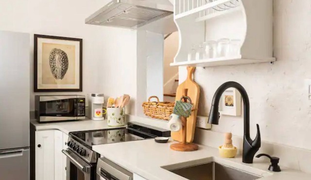 Saint Davids Cottage: Walk to Train, Main Street in the heart of Manayunk