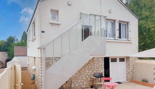 Saint Lubin Cottage: Family Comfort and Local Charm